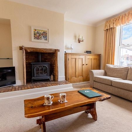 Fir Tree Cottage - Cosy 3 Bed Cottage In Penrhyn Bay With Beautiful Sea Views And Access To Snowdonia Rhôs-on-Sea Εξωτερικό φωτογραφία