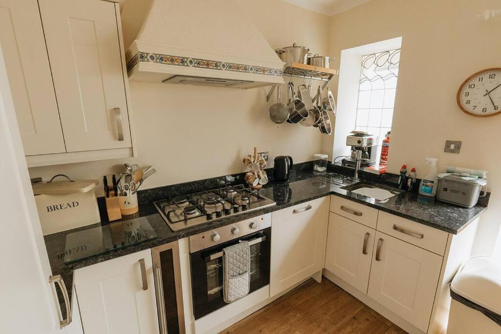 Fir Tree Cottage - Cosy 3 Bed Cottage In Penrhyn Bay With Beautiful Sea Views And Access To Snowdonia Rhôs-on-Sea Εξωτερικό φωτογραφία