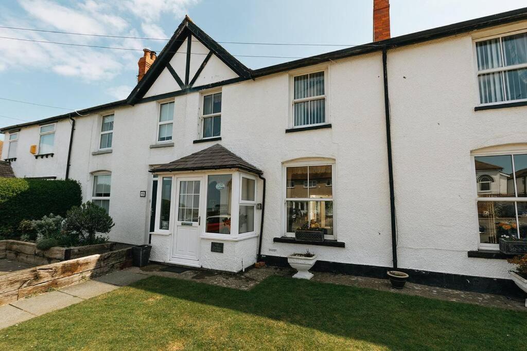 Fir Tree Cottage - Cosy 3 Bed Cottage In Penrhyn Bay With Beautiful Sea Views And Access To Snowdonia Rhôs-on-Sea Εξωτερικό φωτογραφία
